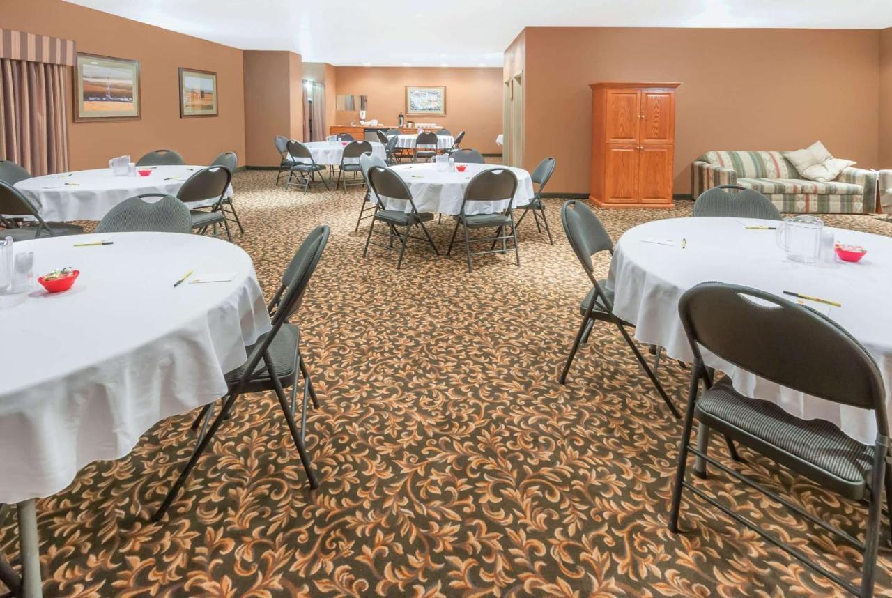 Hotel Super 8 By Wyndham Three Hills Ab Extérieur photo